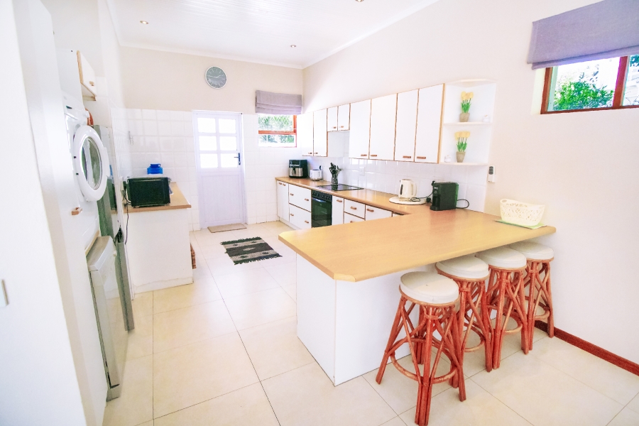 To Let 4 Bedroom Property for Rent in St Francis Bay Village Eastern Cape